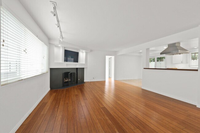 Foto del edificio - Coastal Living in the Heart of Corona del Mar