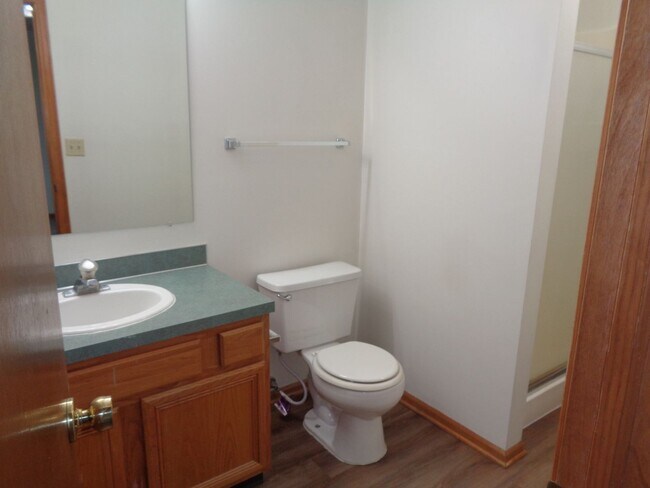 Foto del edificio - Spacious 3-Bedroom Home with Fenced Yard –...