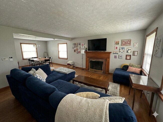 Foto del edificio - 563 Rellim Dr