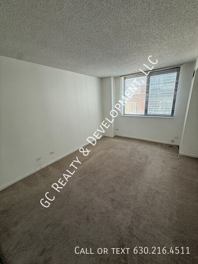 Foto del edificio - 33 W Delaware Pl