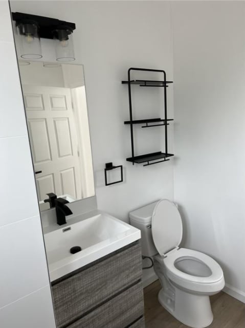 Foto del edificio - 3837 W 110th St