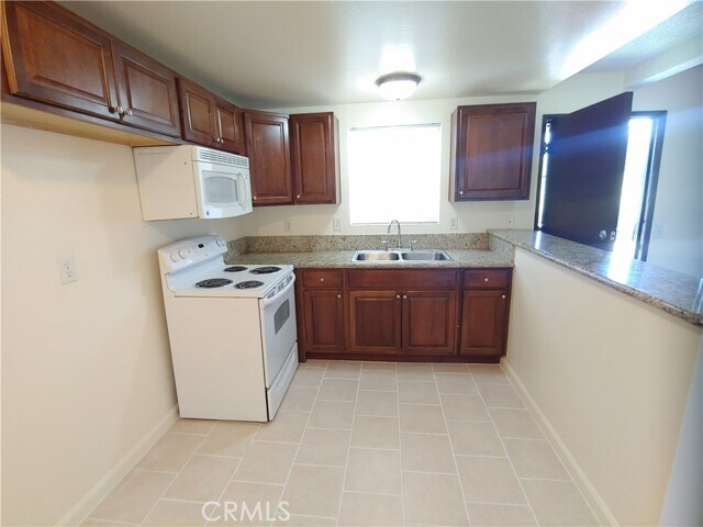 Foto del edificio - 4211 Mountain Dr