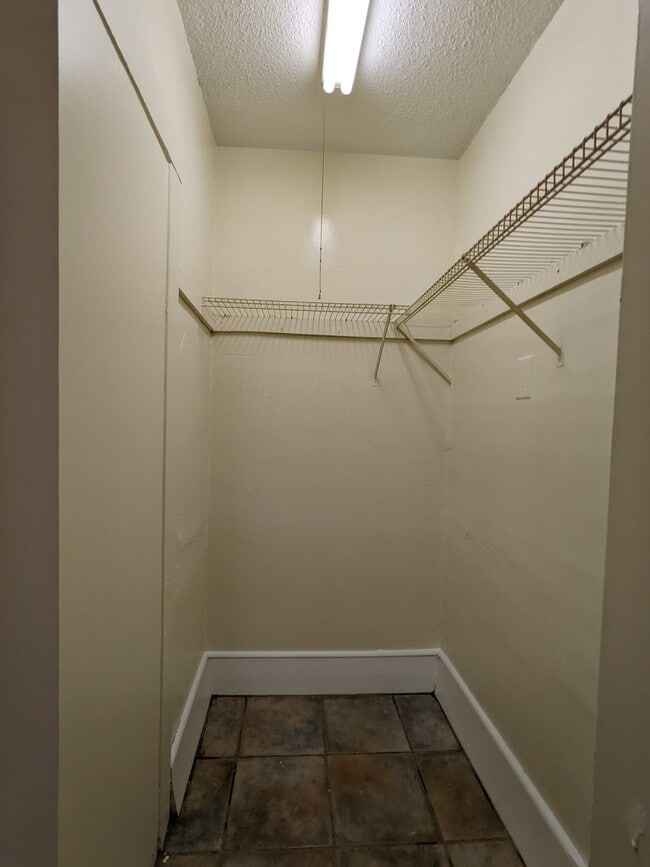 Building Photo - 11 Barrows St