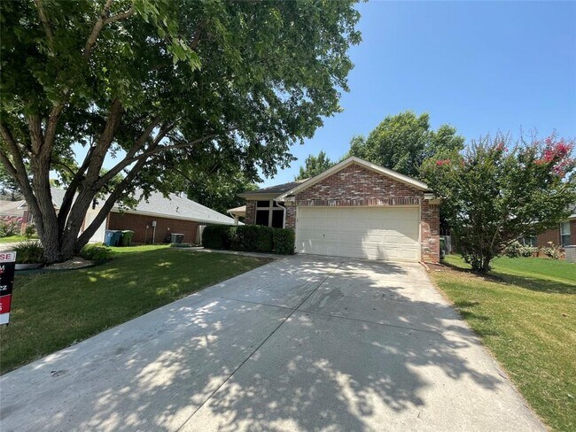 Building Photo - 739 Thousand Oaks Dr
