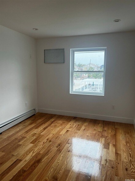 Foto del edificio - 6-28 Beach 68th Street Unit 1