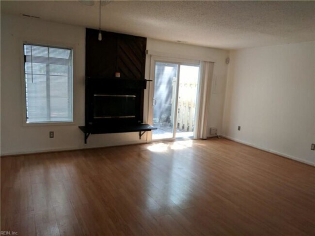Foto del edificio - 243 Thalia Trace Dr