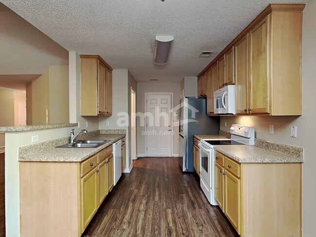 Building Photo - 472 Camella Cir