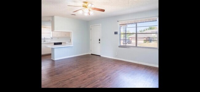 Foto del edificio - 901 NW 66th St