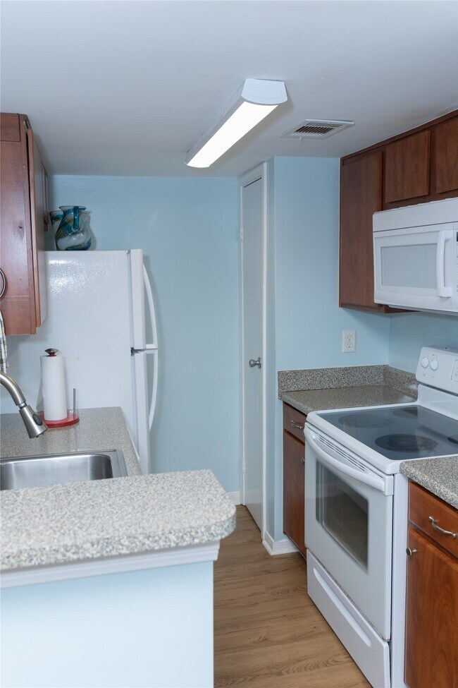 Foto del edificio - 3506 Cove View Blvd
