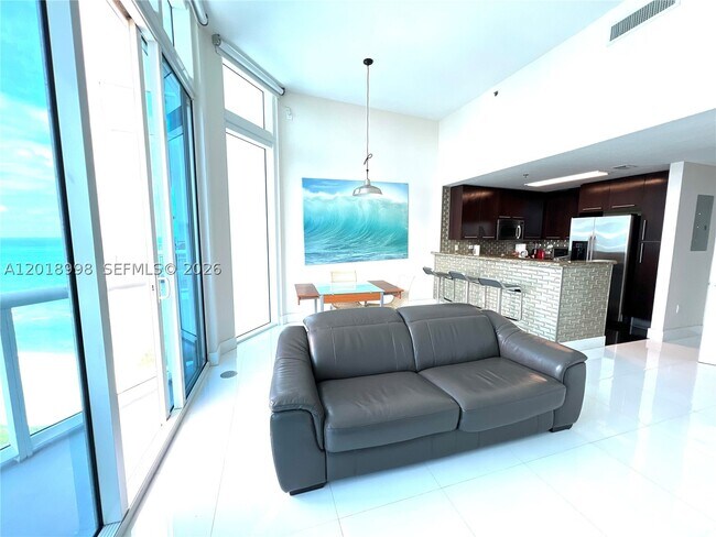 Foto del edificio - 6515 Collins Ave
