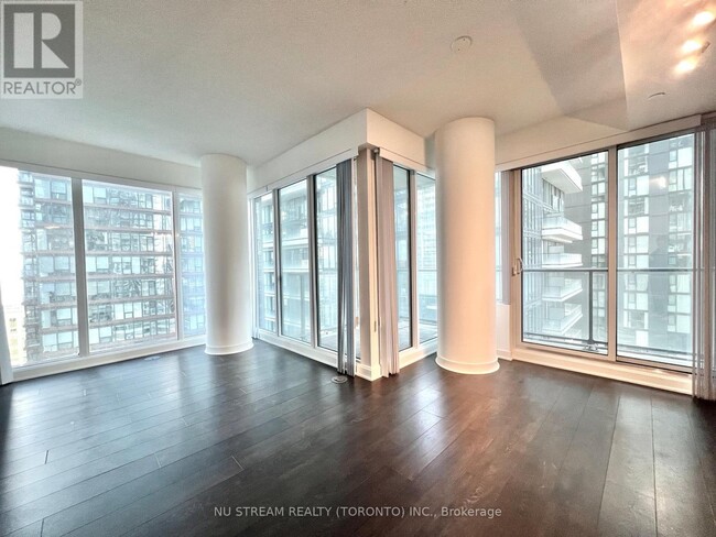 Building Photo - 125-2125 Blue Jays Way
