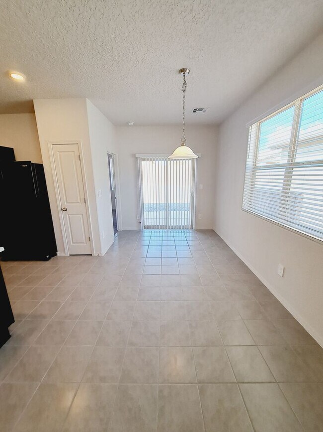 Foto del edificio - 4 bed 2 bath home in Huning Ranch!