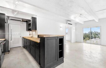 Building Photo - 860 NE 78th St
