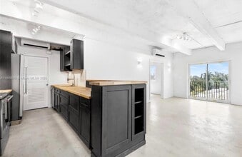 Building Photo - 860 NE 78th St