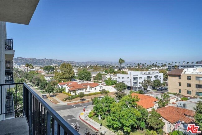 Building Photo - 1115 S Elm Dr