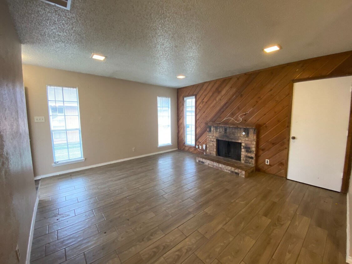 413 Gatewood Rd, Garland, TX 75043 House Rental in Garland, TX