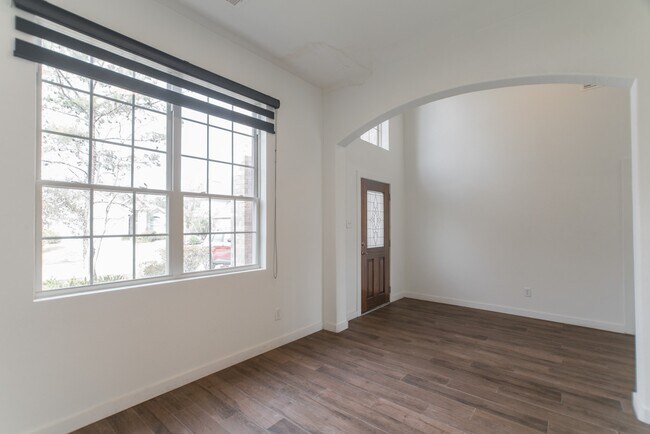 Foto del edificio - 102 E Lasting Spring Cir