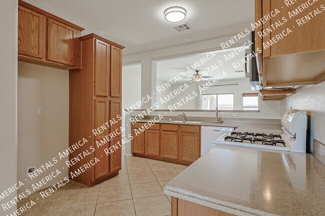 Foto del edificio - 15289 W Desert Hills Dr