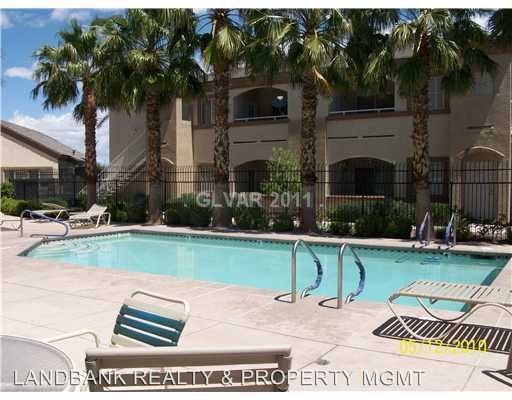 Building Photo - 3400 Cabana Dr