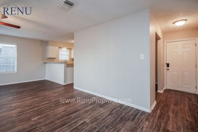 Foto del edificio - Available Now!