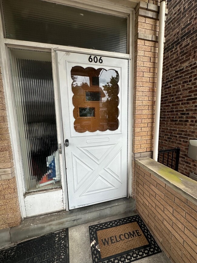 Building Photo - 606 15th St