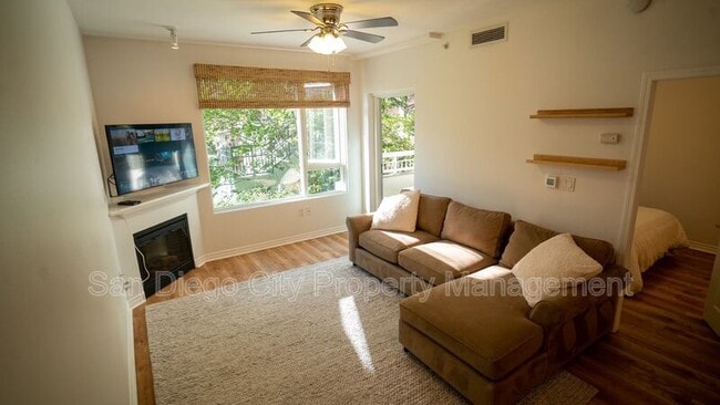 Building Photo - 300 W Beech St