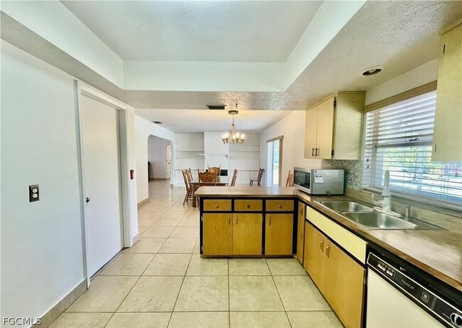 Foto del edificio - 922 SE 26th Terrace