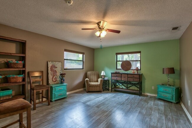 Photo - 2409 Almond Dr House