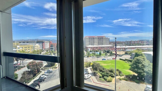 Foto del edificio - Spacious and convenient  east-facing 1Bd 1...