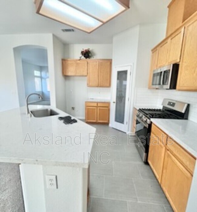 Building Photo - 2058 Buena Vista Dr