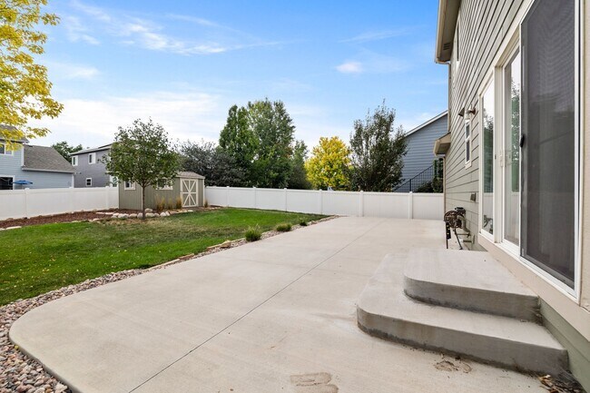 Building Photo - 5 Bed 3.5 Bath Home in Maple Hills Availab...