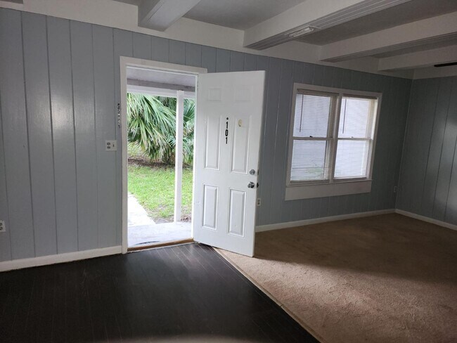 Foto del edificio - 378 SE Lake Forest Pl
