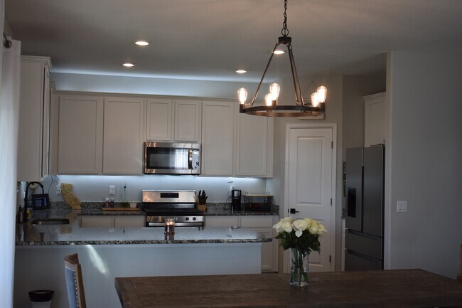 Building Photo - 7105 Shavano Cir