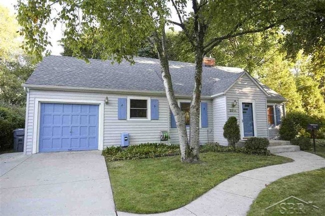 Building Photo - 2914 Manor Dr