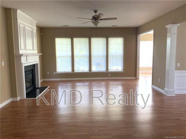 Foto del edificio - 8419 Heron Glen Dr