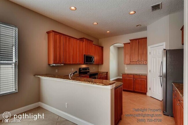 Foto del edificio - 4 br, 2 bath House - 120 Avery Lake Drive ...