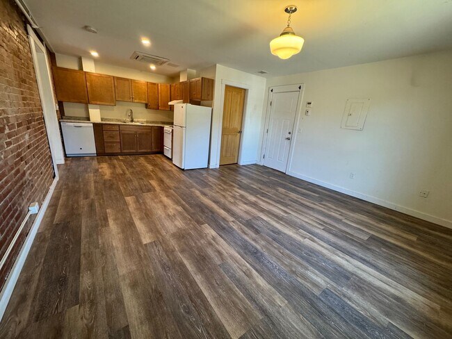 Building Photo - 108 Harpswell Rd