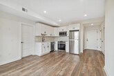 Foto principal - 6211 Woodbine Ave
