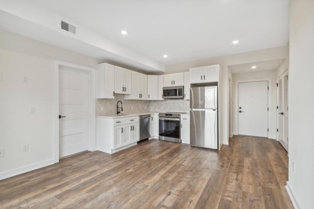 Photo - 6211 Woodbine Ave, unit 11