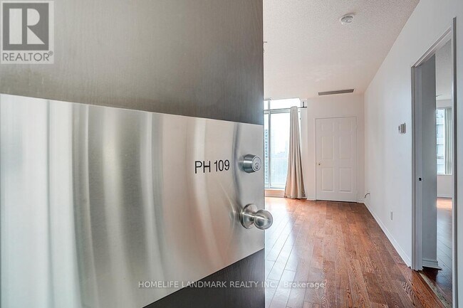 Photo du bâtiment - PH109-PH135 EMPRESS Ave