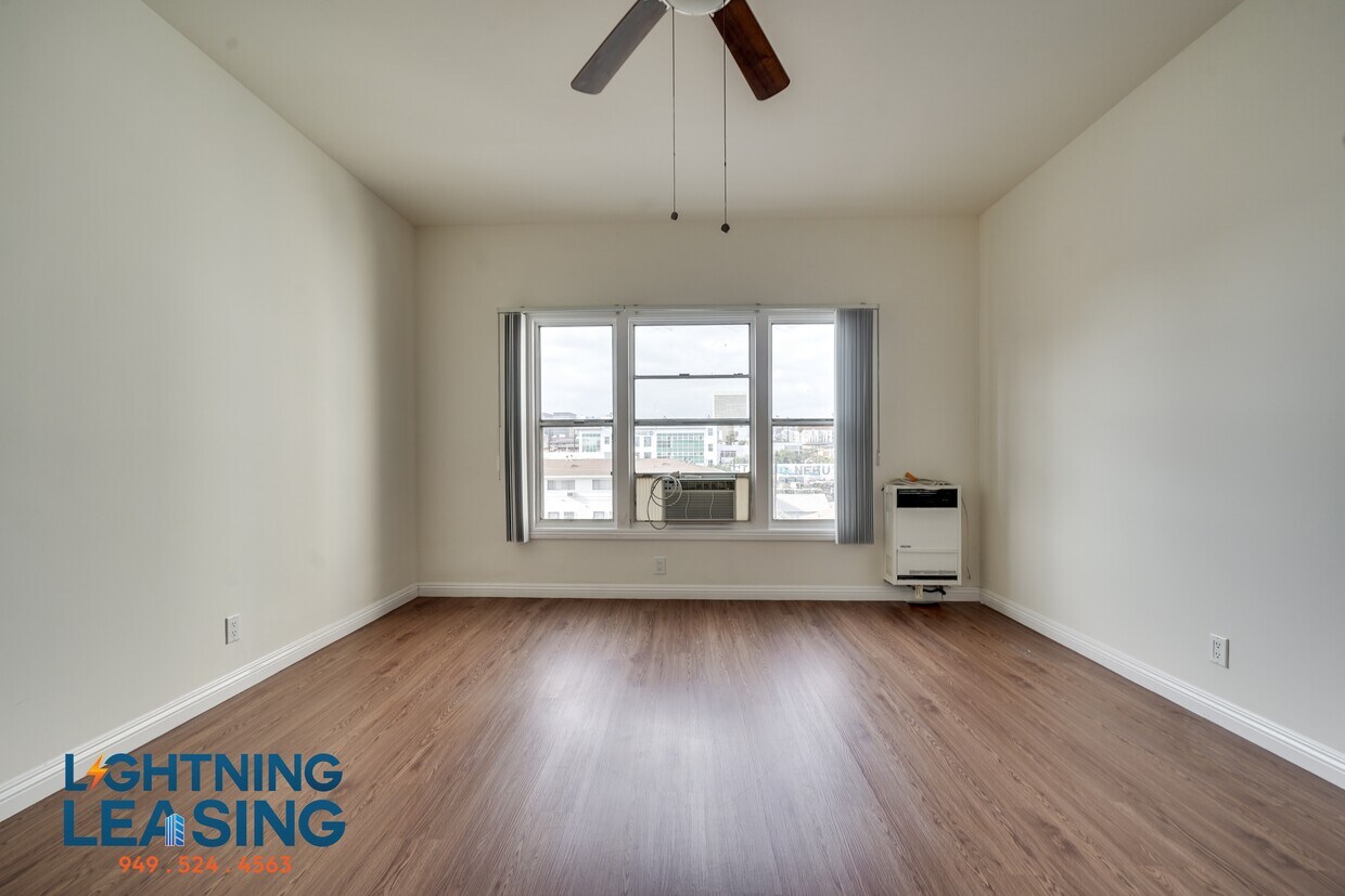 Foto principal - 1057 Normandie Ave
