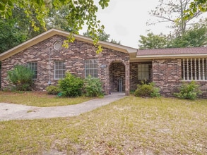 Building Photo - 2116 Greenoaks Rd