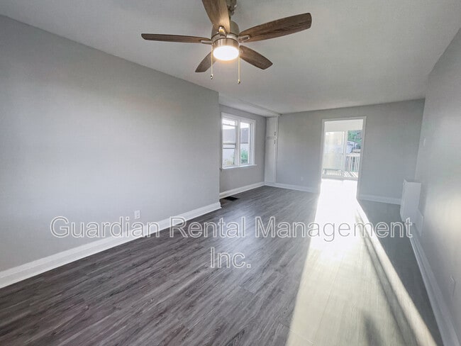 Building Photo - 60 Secord St