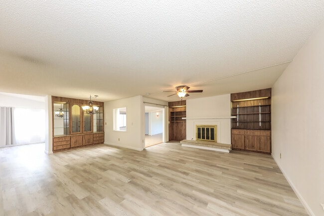 Building Photo - 2953 Manzanita Way55 Senior Community