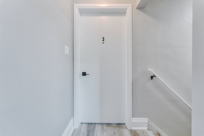 Building Photo - 2.5 Bed / 1 Bath in Kingston – All Utilities & Parking Included - $3,750/month