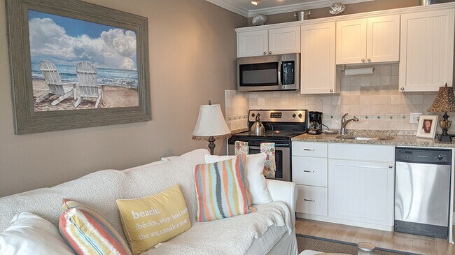 Building Photo - 37 S Forest Beach Dr