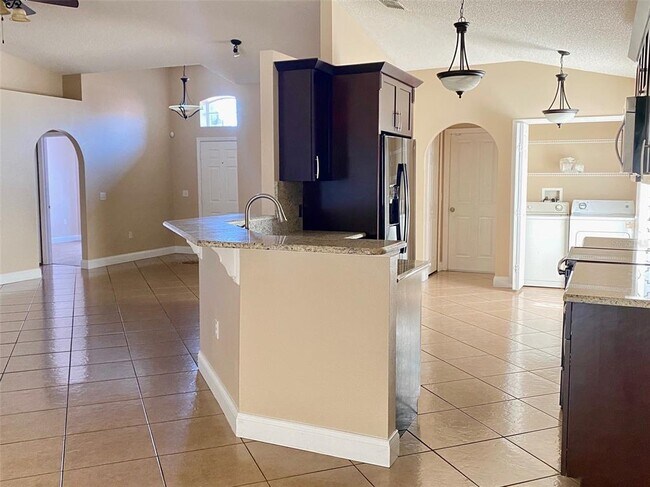 Foto del edificio - 245 Cardiff Ave