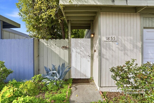 Foto del edificio - 1855 Forest Ct