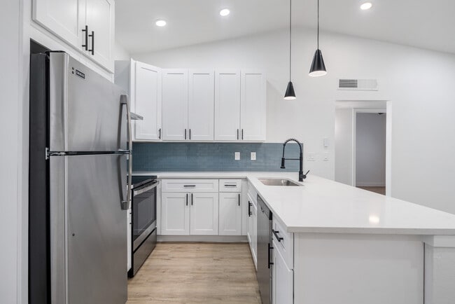 Building Photo - McKemy Apartments