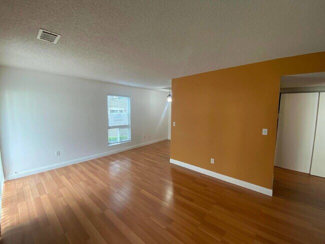 Foto del edificio - 7373 W Florida Ave